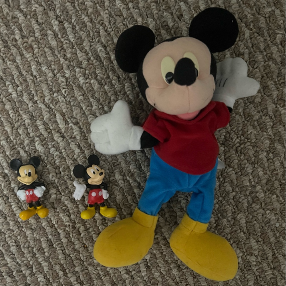 Mickey Mouse Plush and Figurine Set + shirt in 2end pic